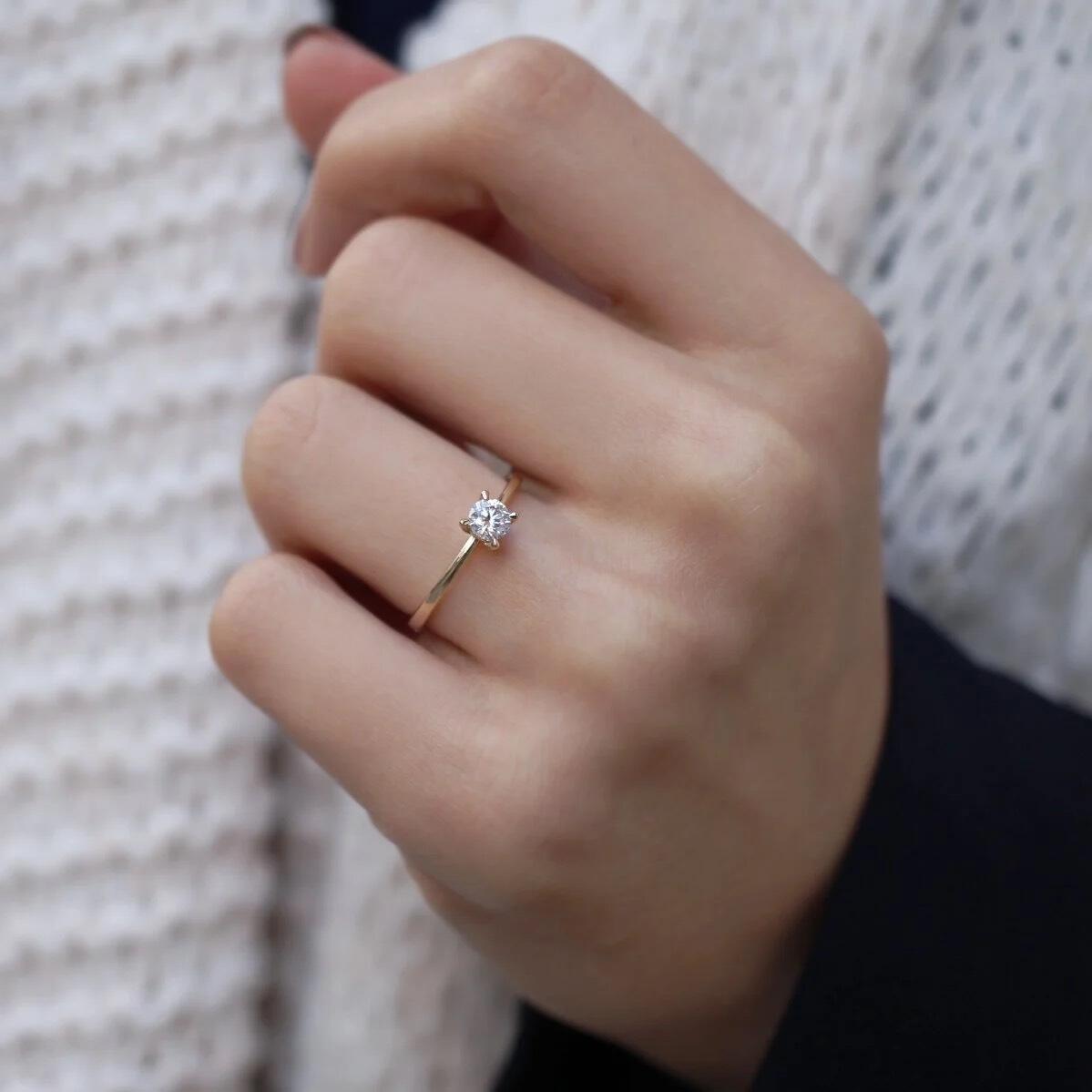 0.25 Karat Solitärring mit Diamanten