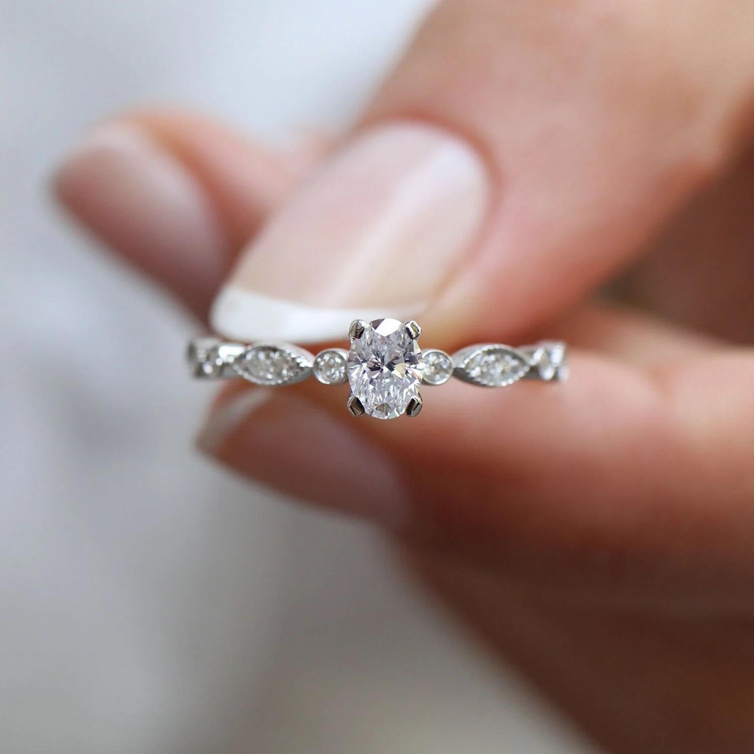 0,42 Karat Vintage Oval Diamant-Solitärring im Sonderdesign