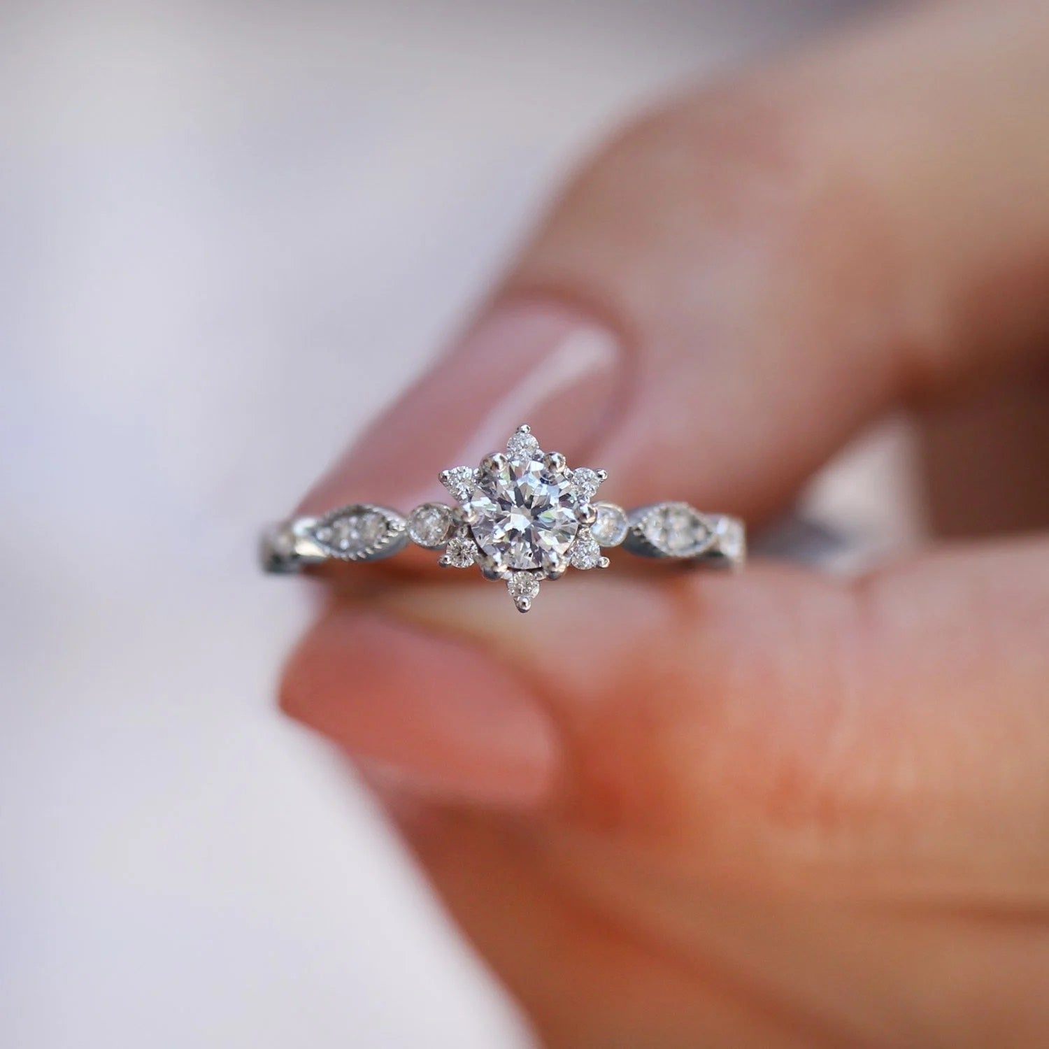 0.45 Karat Vintage Design Schneeflocken-Diamantring