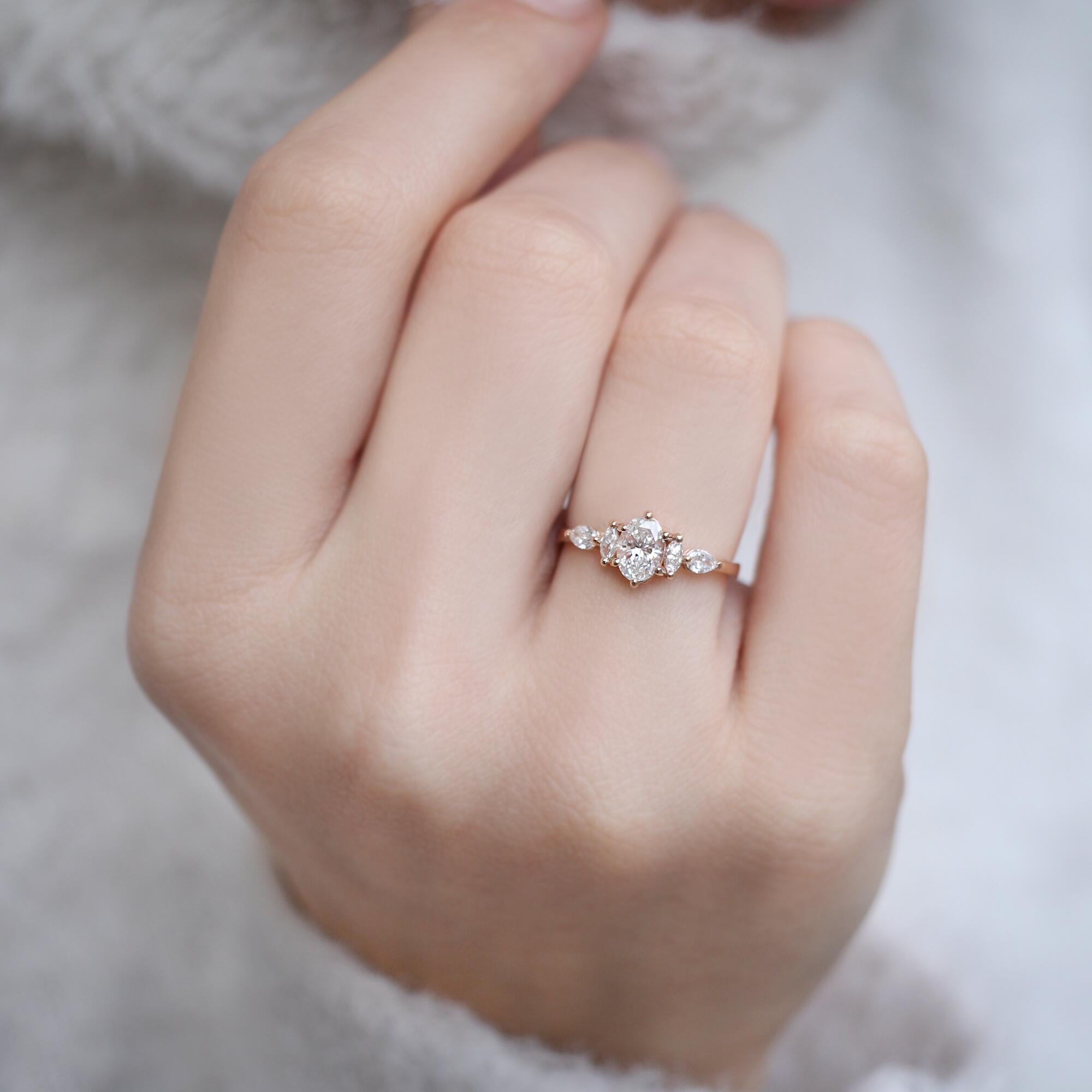 0.70 Karat Vintage Diana Oval Diamantring