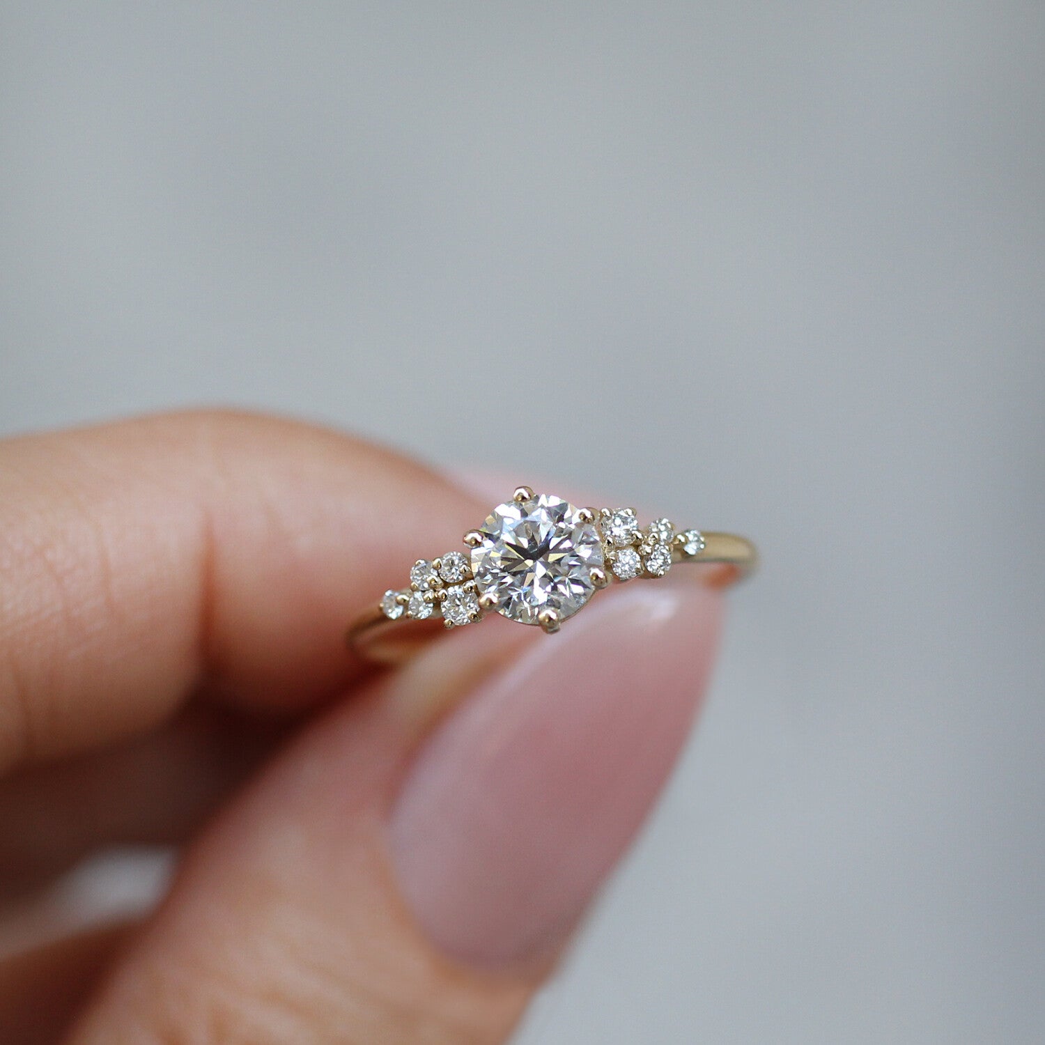 0.80 Karat F SI2 GIA zertifizierter Vintage Asymmetrie Diamant Solitärring