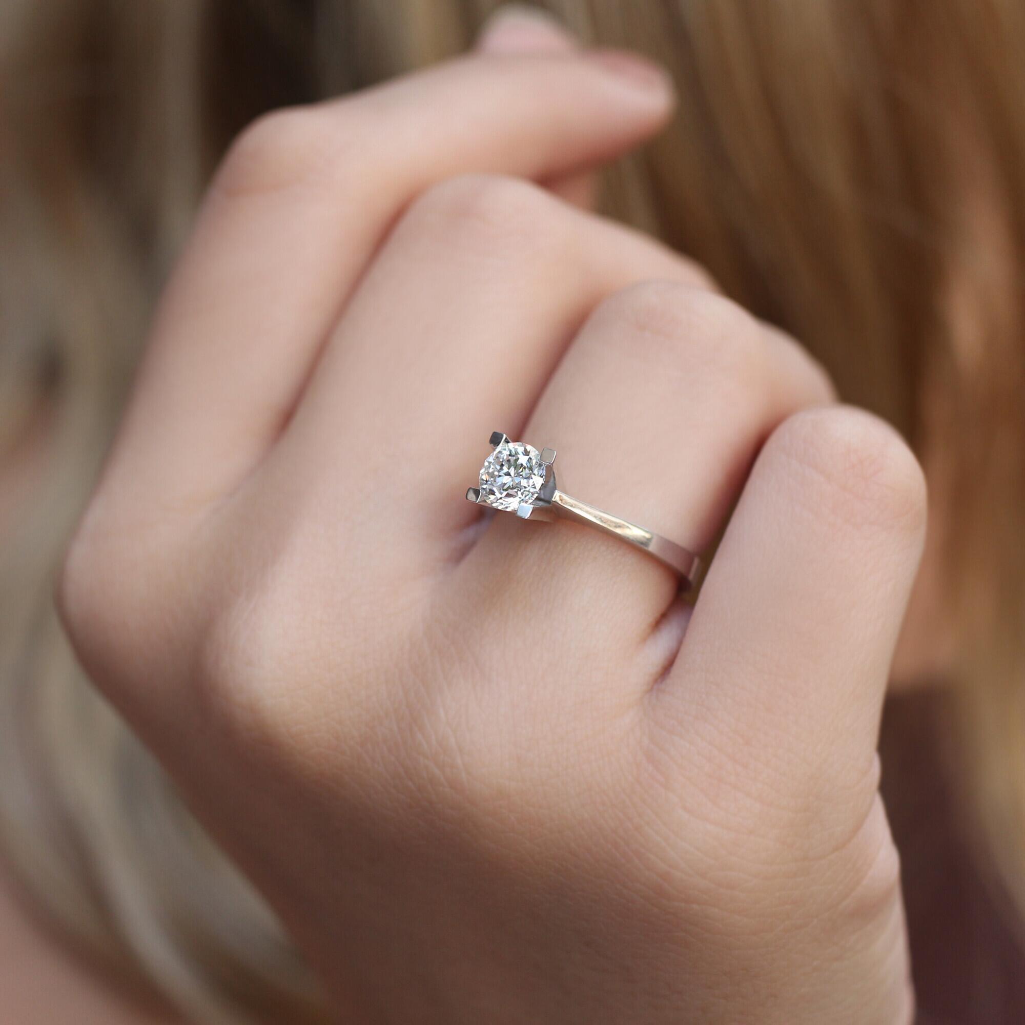 1.00 Carat F SI2 HRD Certified Diamond Solitaire Ring