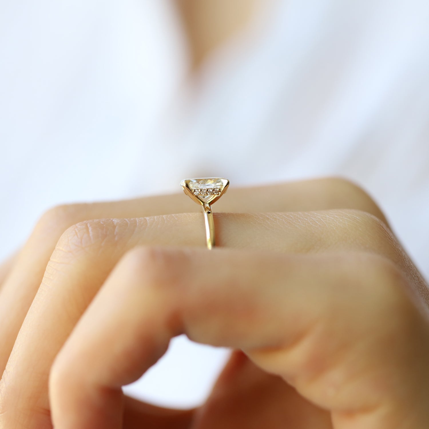 1.05 Karat E VS2 GIA-zertifizierter ovaler Solitärring