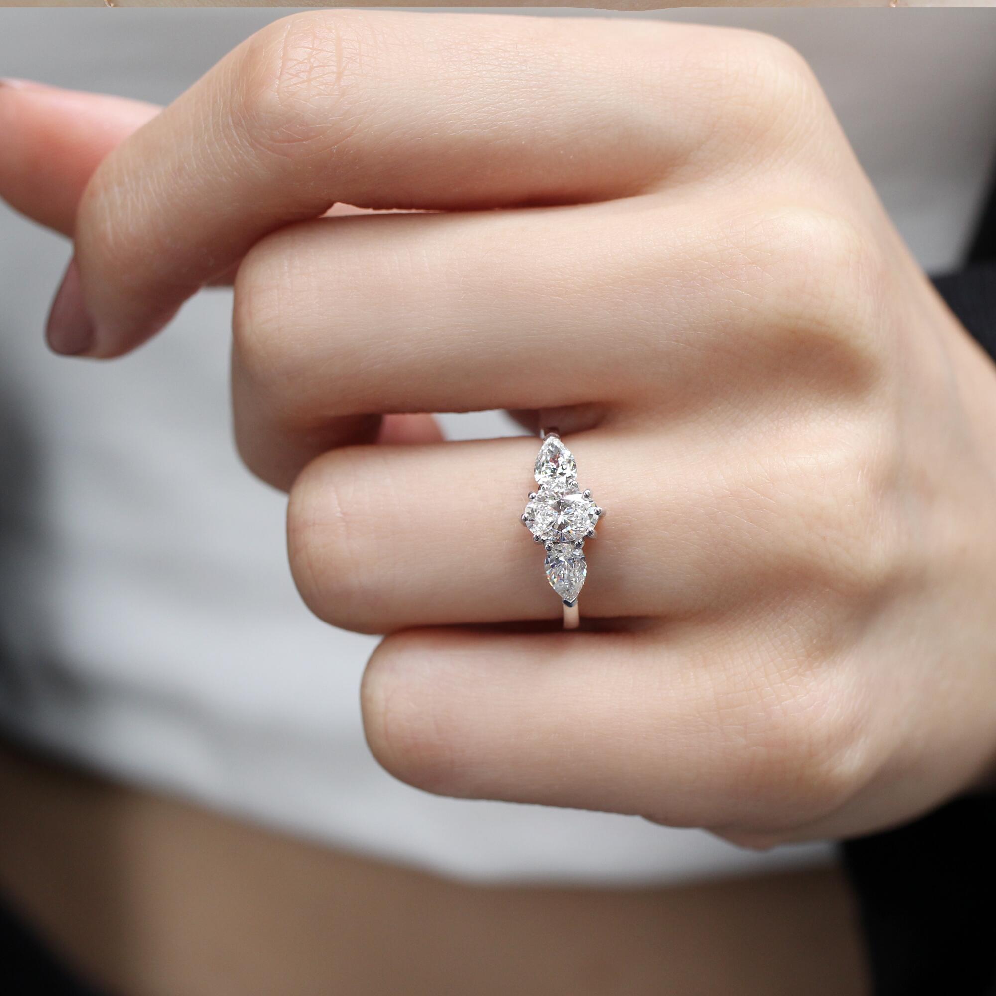 1,30 Karat GIA-zertifizierter ovaler Tropfen-Diamantring