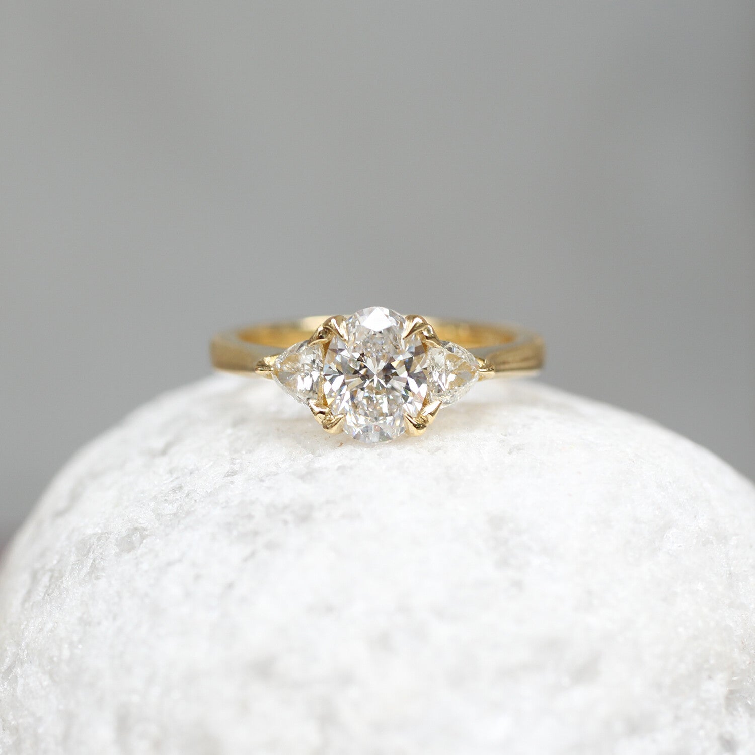 1,30 Karat GIA-zertifizierter, maßgeschneiderter Lena Oval Diamantring