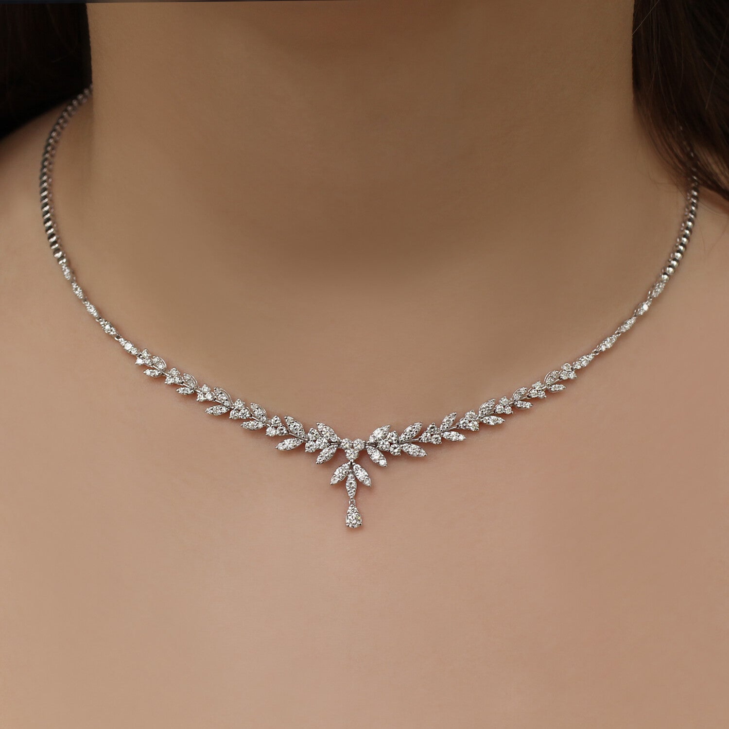 3.50 Karat Spezielles Design Diamantcollier