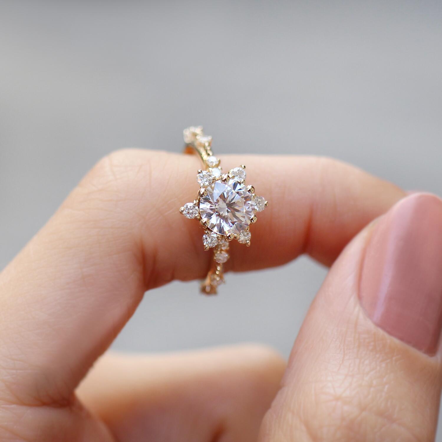 Sonderanfertigung Schneeflocke Diamant & Weißtopas Ring