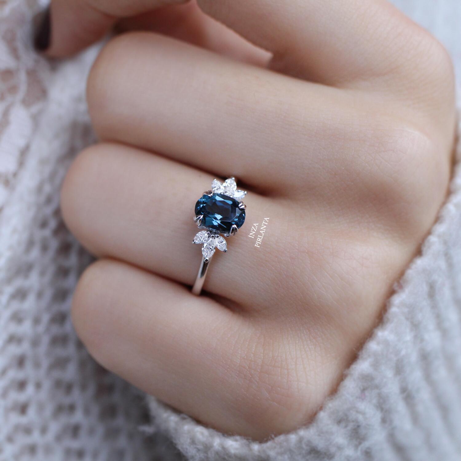 Vintage Lotus London Blue & Diamant Ring