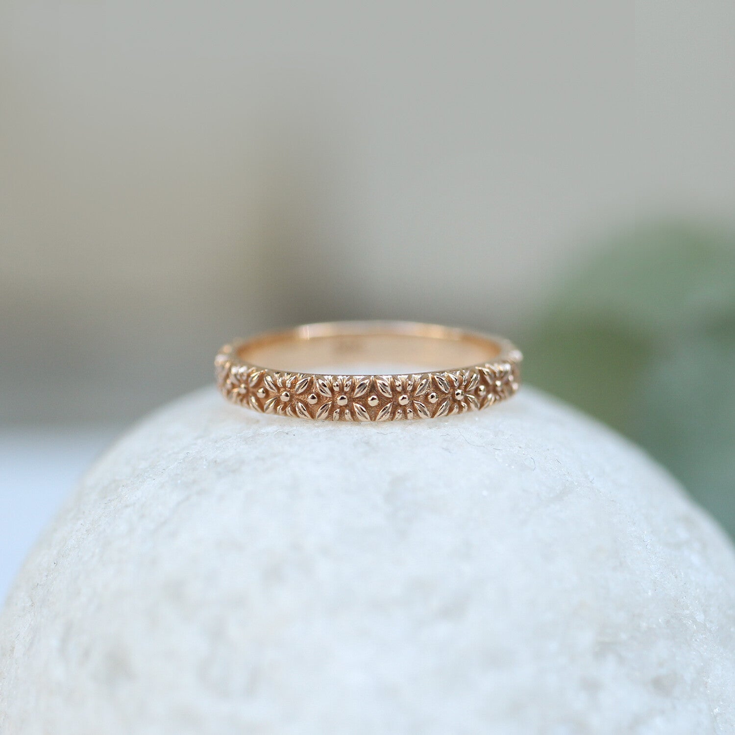 14K Gold Vintage Design Wedding Band