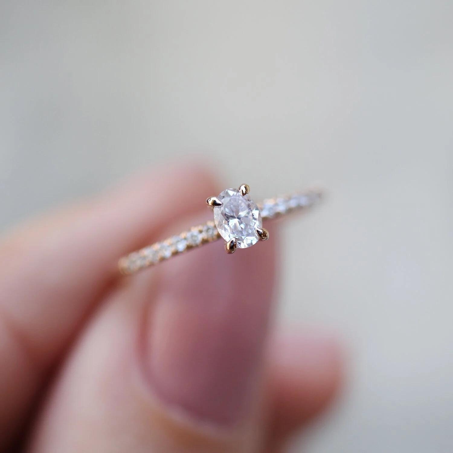0.30 Carat Oval Design Diamond Ring