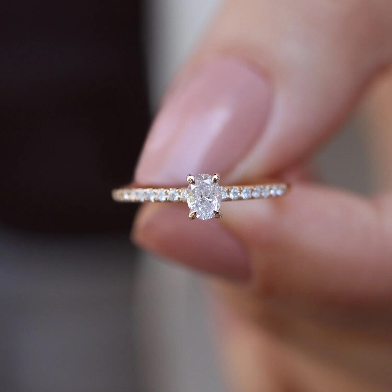 0.30 Carat Oval Design Diamond Ring