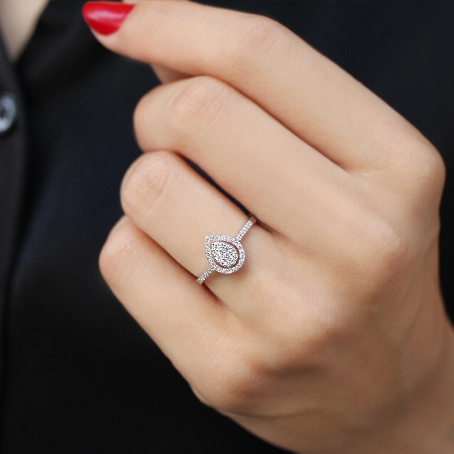 0.30 Karat Pırlanta Coronet Damla Tektaş Yüzük
