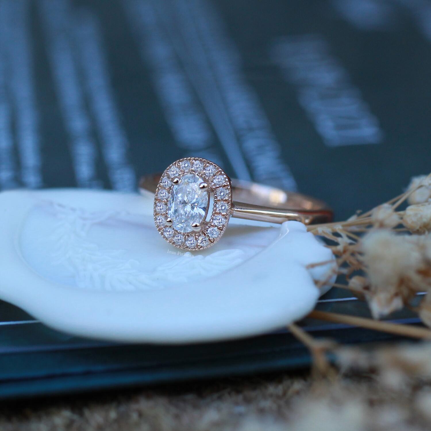 0.40 Carat Vintage Oval Design Diamond Ring