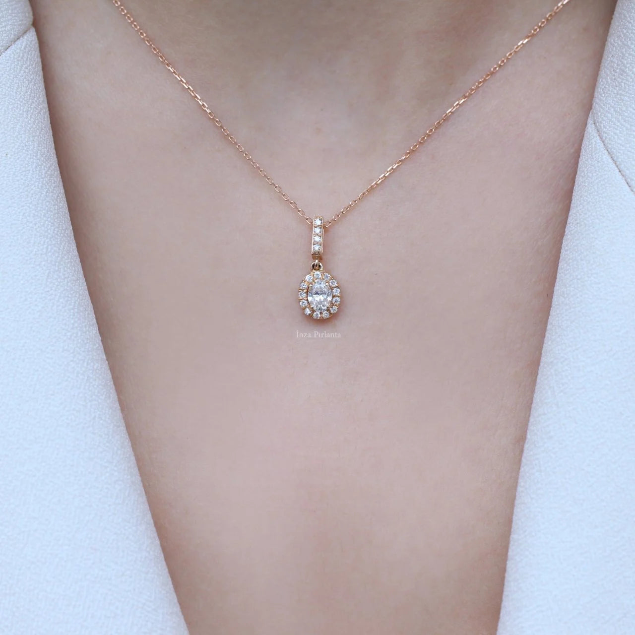 0,40 Karat Spezialdesign Ovale Diamantkette