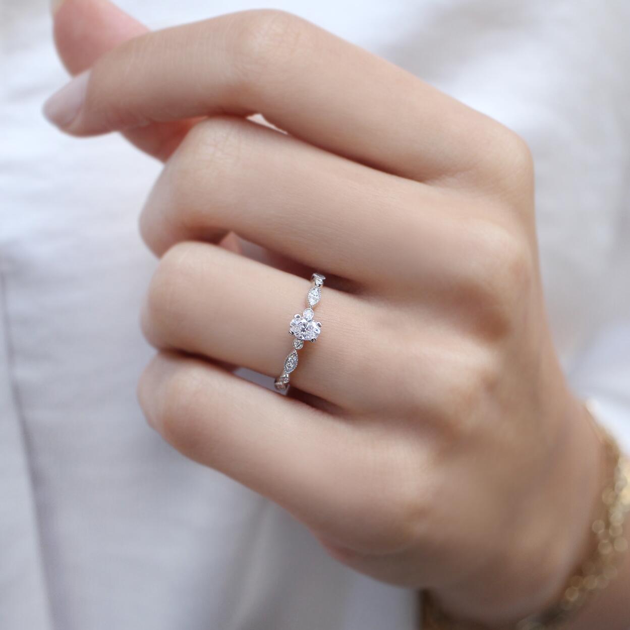 0,42 Karat F VS1 HRD-zertifizierter Vintage-Oval-Diamantring