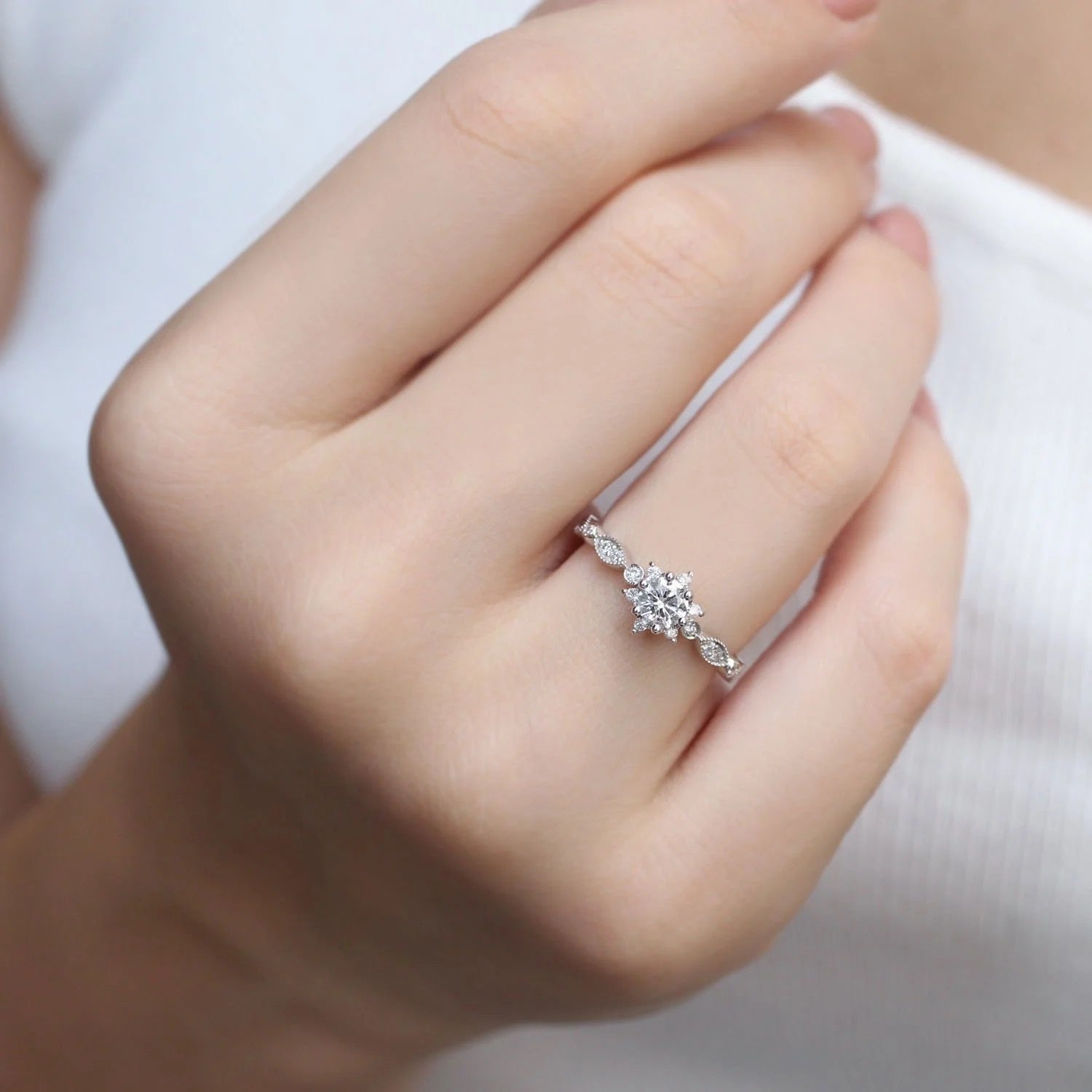 0.45 Karat Vintage Design Schneeflocken-Diamantring