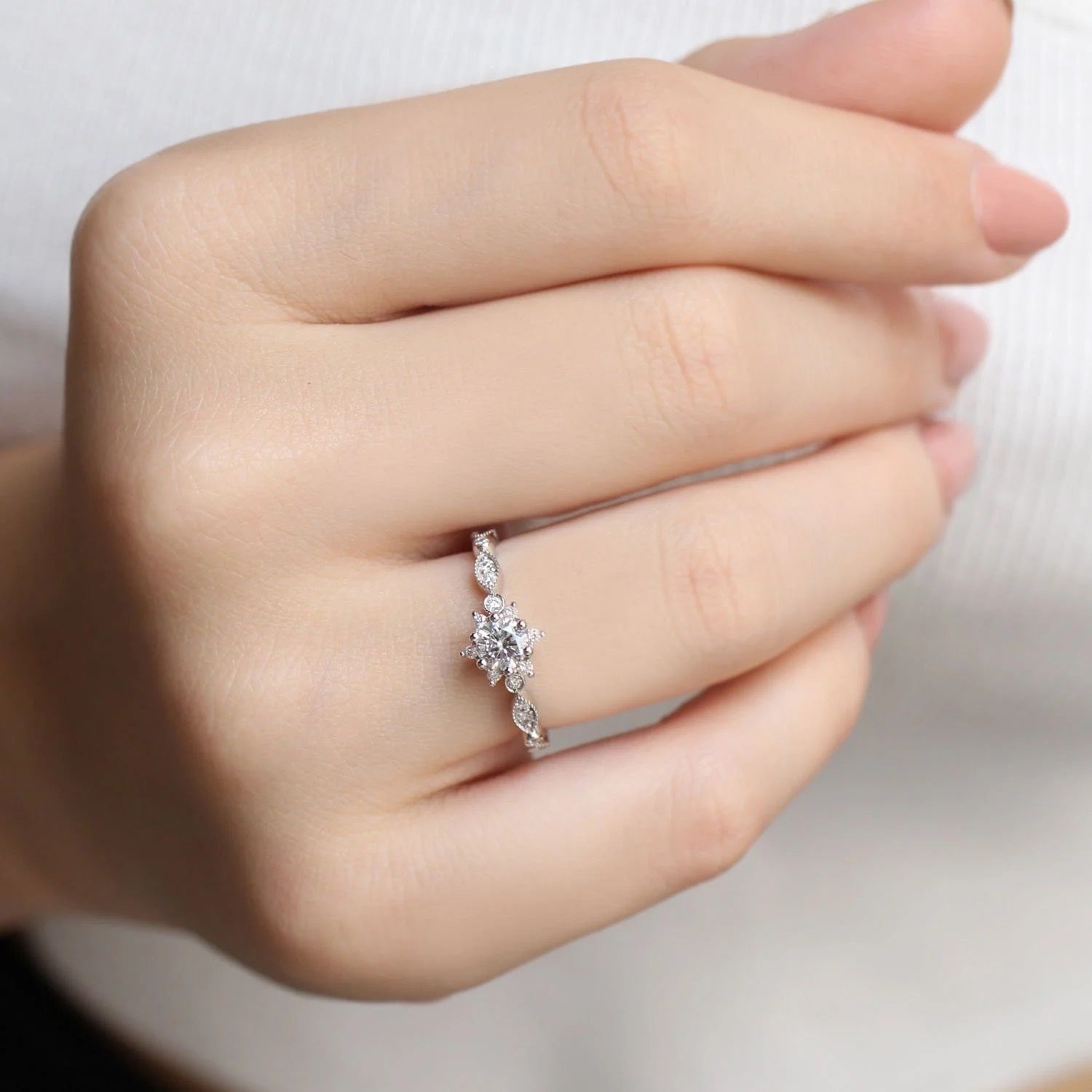 0.45 Karat Vintage Design Schneeflocken-Diamantring