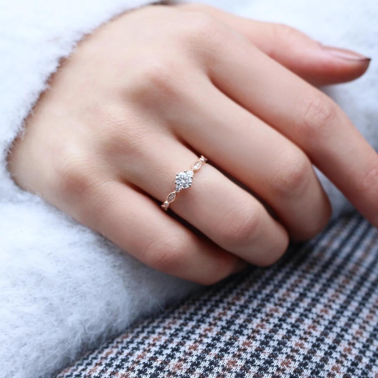 0,52 Karat F VS2 HRD Zertifizierter Diamant Solitärring im Vintage-Design
