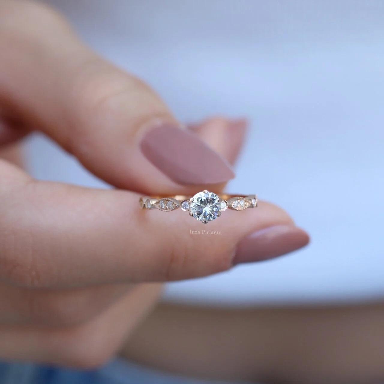 0,52 Karat F VS2 HRD Zertifizierter Diamant Solitärring im Vintage-Design