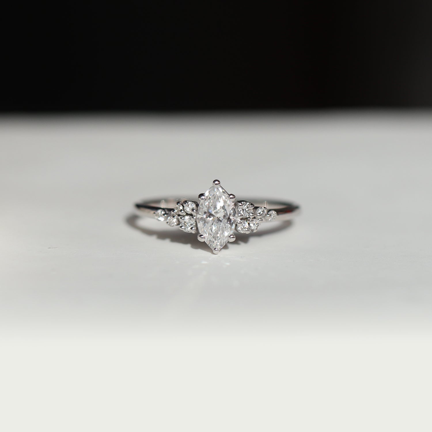 0,60 Karat Vintage Sonderanfertigung Asymmetrischer Marquise Diamantring