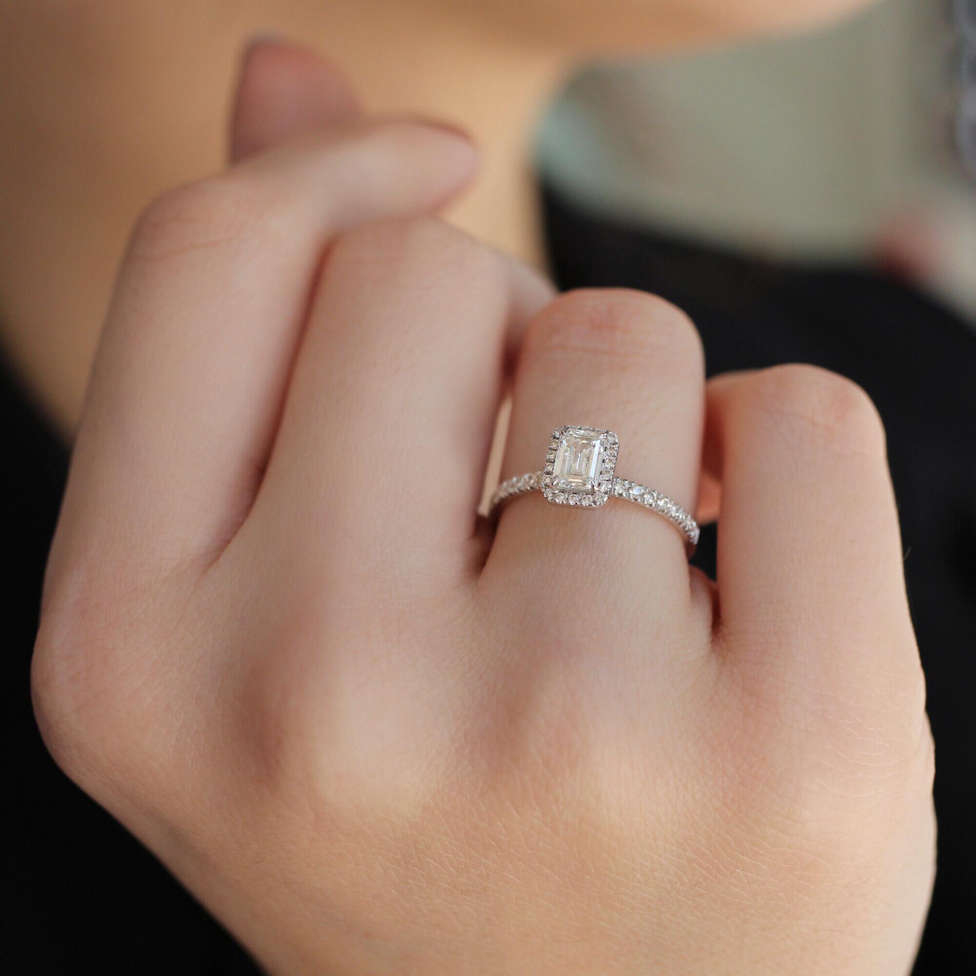 0,70 Karat Smaragd-Diamant-Solitärring