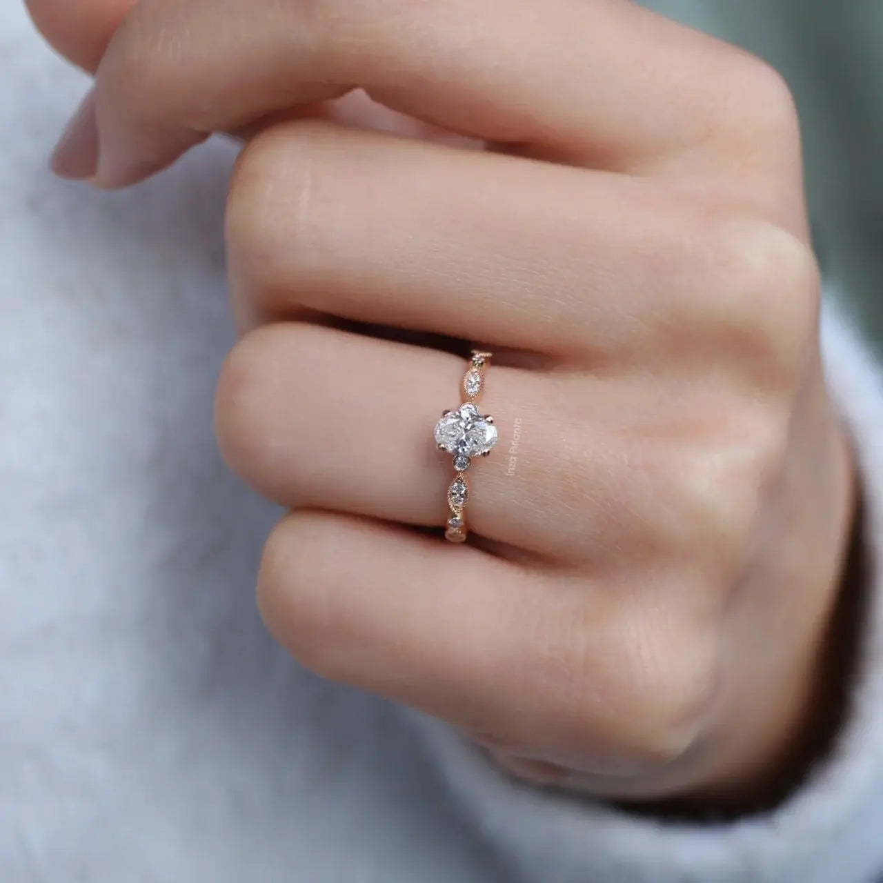 0.72 Karat Vintage Oval Pırlanta Tektaş Yüzük