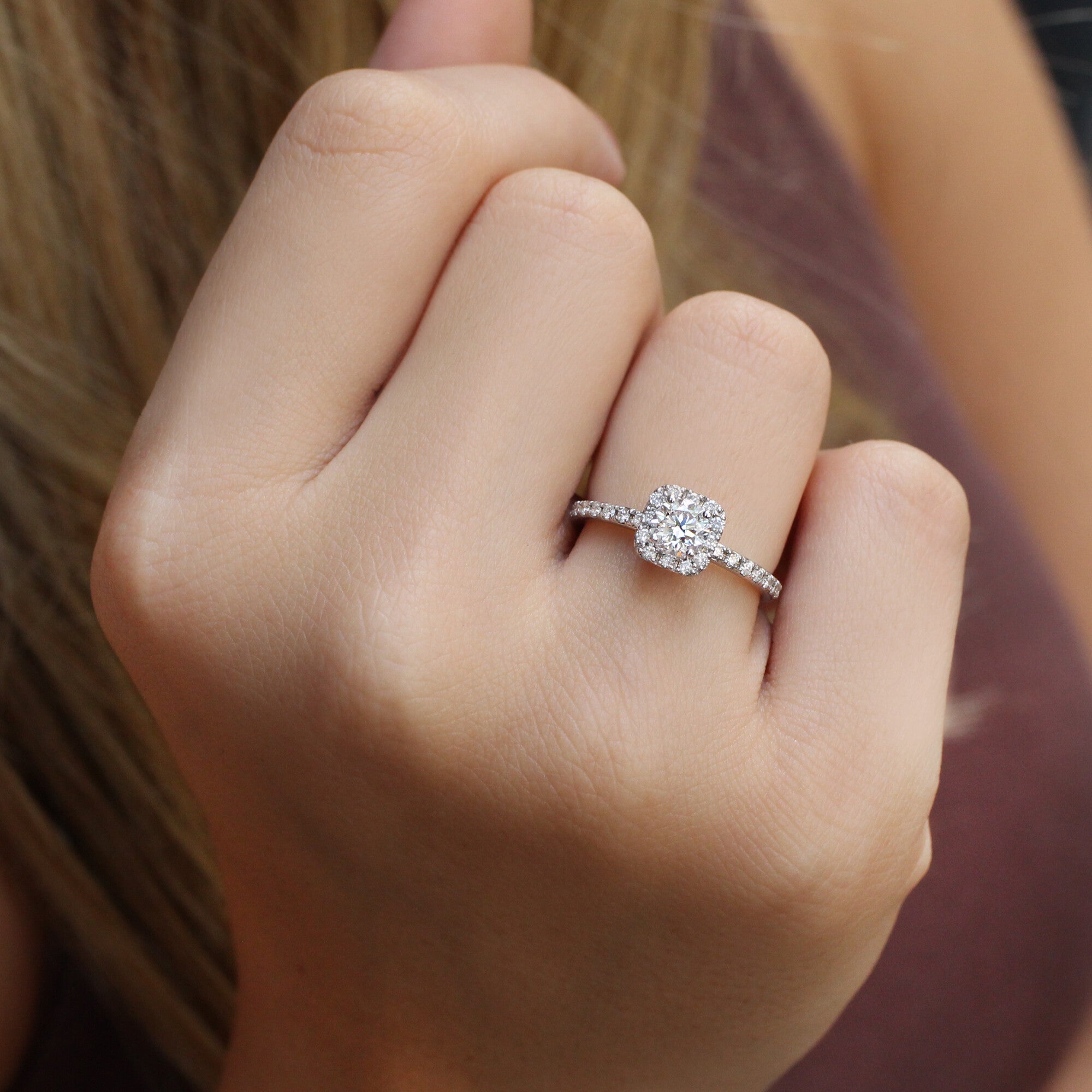 0.75 Karat Diamantring mit speziellem Design