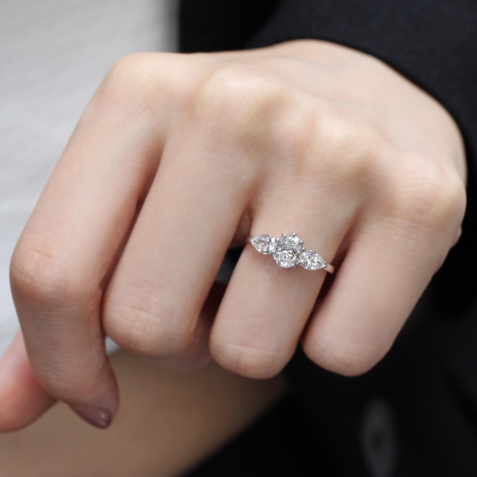 1,30 Karat GIA-zertifizierter ovaler Tropfen-Diamantring