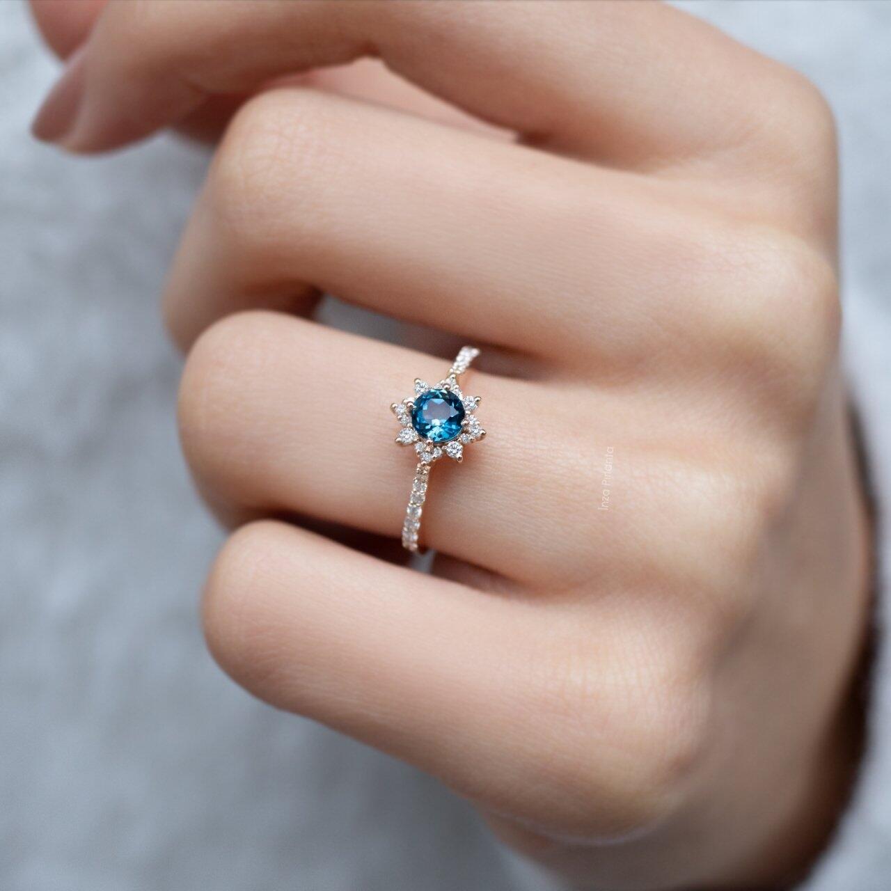 Vintage Design Snowflake London Blue Topaz & Diamond Ring