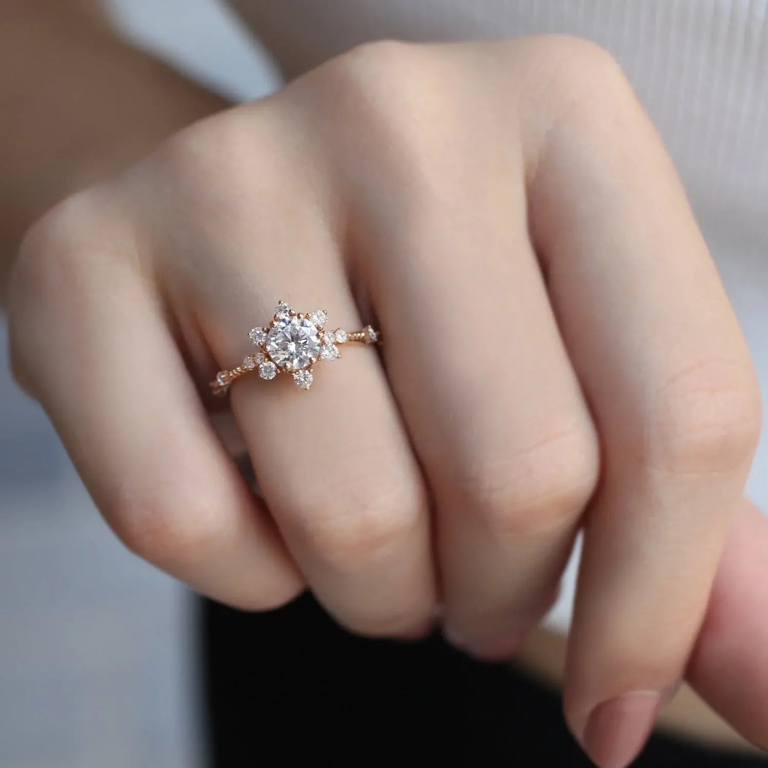 Exklusiver Schneeflocken-Ring mit Diamanten & weißem Topas