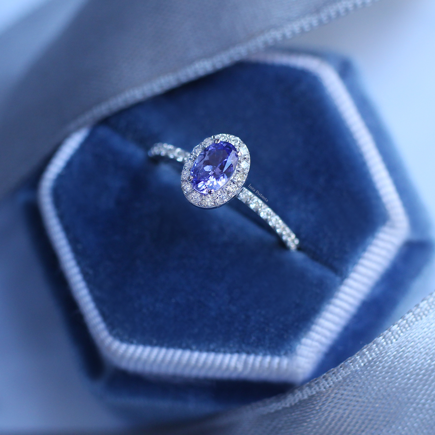Exklusiver Tansanit- & Diamantring