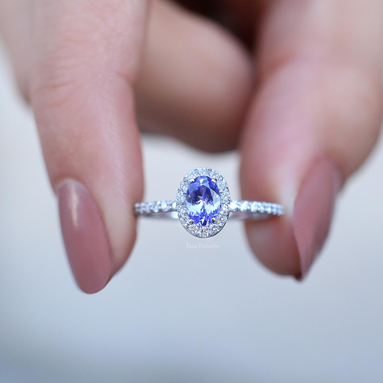 Exklusiver Tansanit- & Diamantring