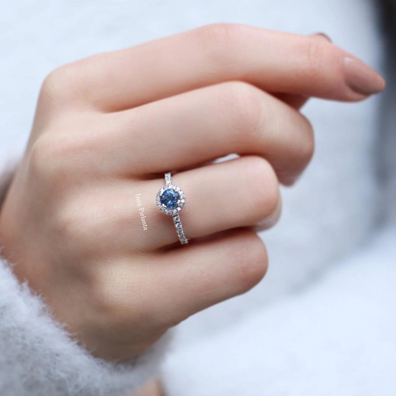 Aquamarine & Solitaire Diamond Ring Design