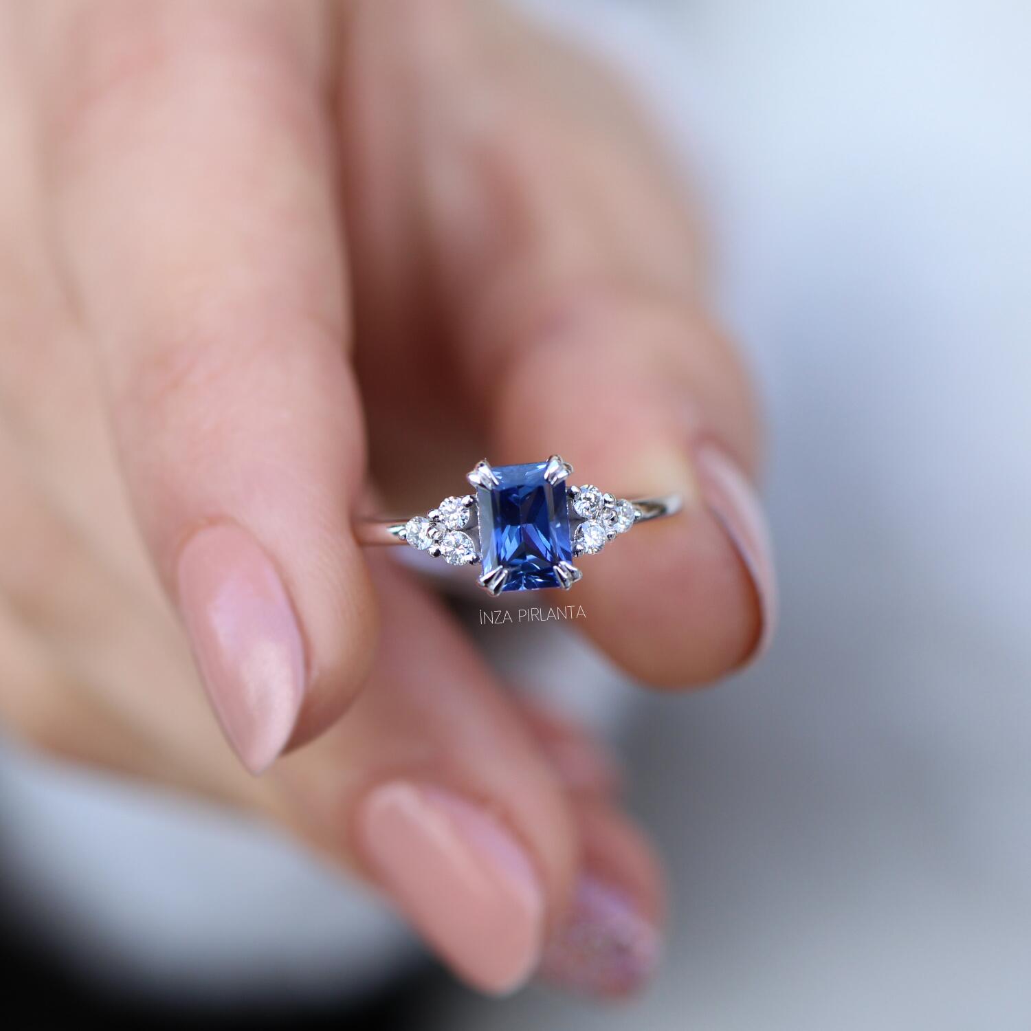 Vintage Sapphire & Diamond Ring