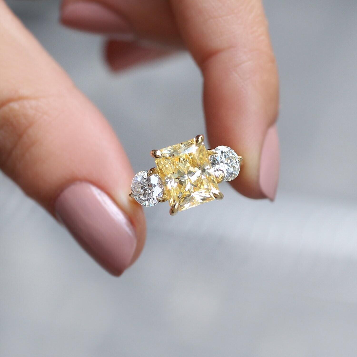 Vintage Design Citrine & Diamond Ring